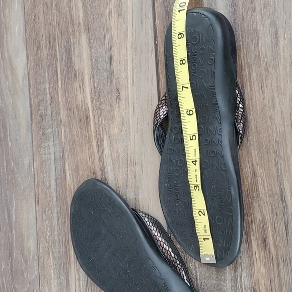 Vionic Women Sandals Flip Flops Outdoor Flats sz 7 - Picture 10 of 10